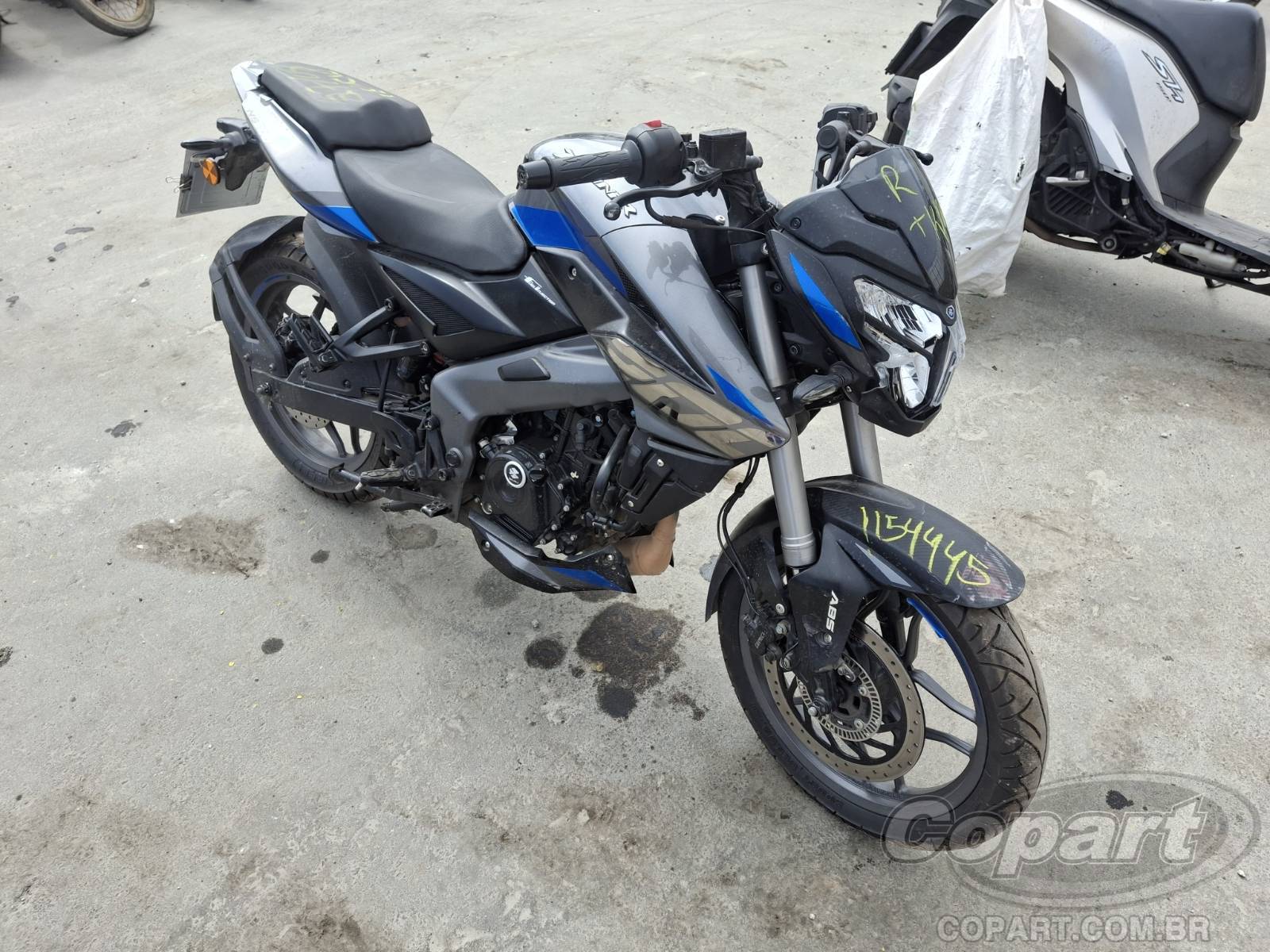 Bajaj Dominar 2026 em leilão
