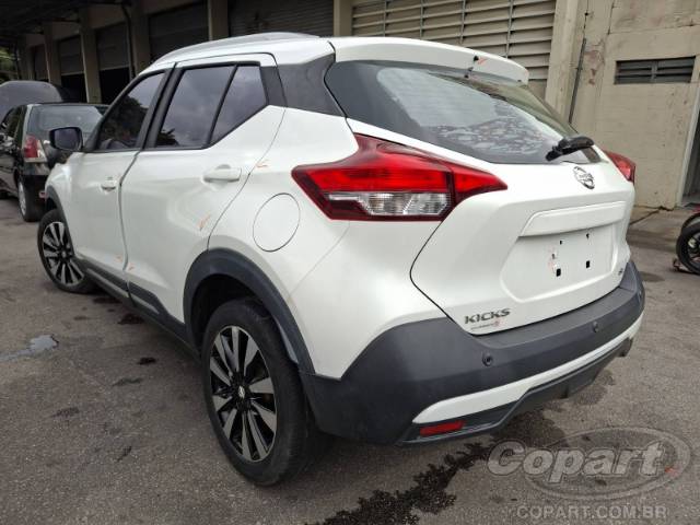 2017 NISSAN KICKS 