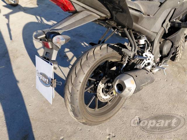 2025 YAMAHA YZF R15 