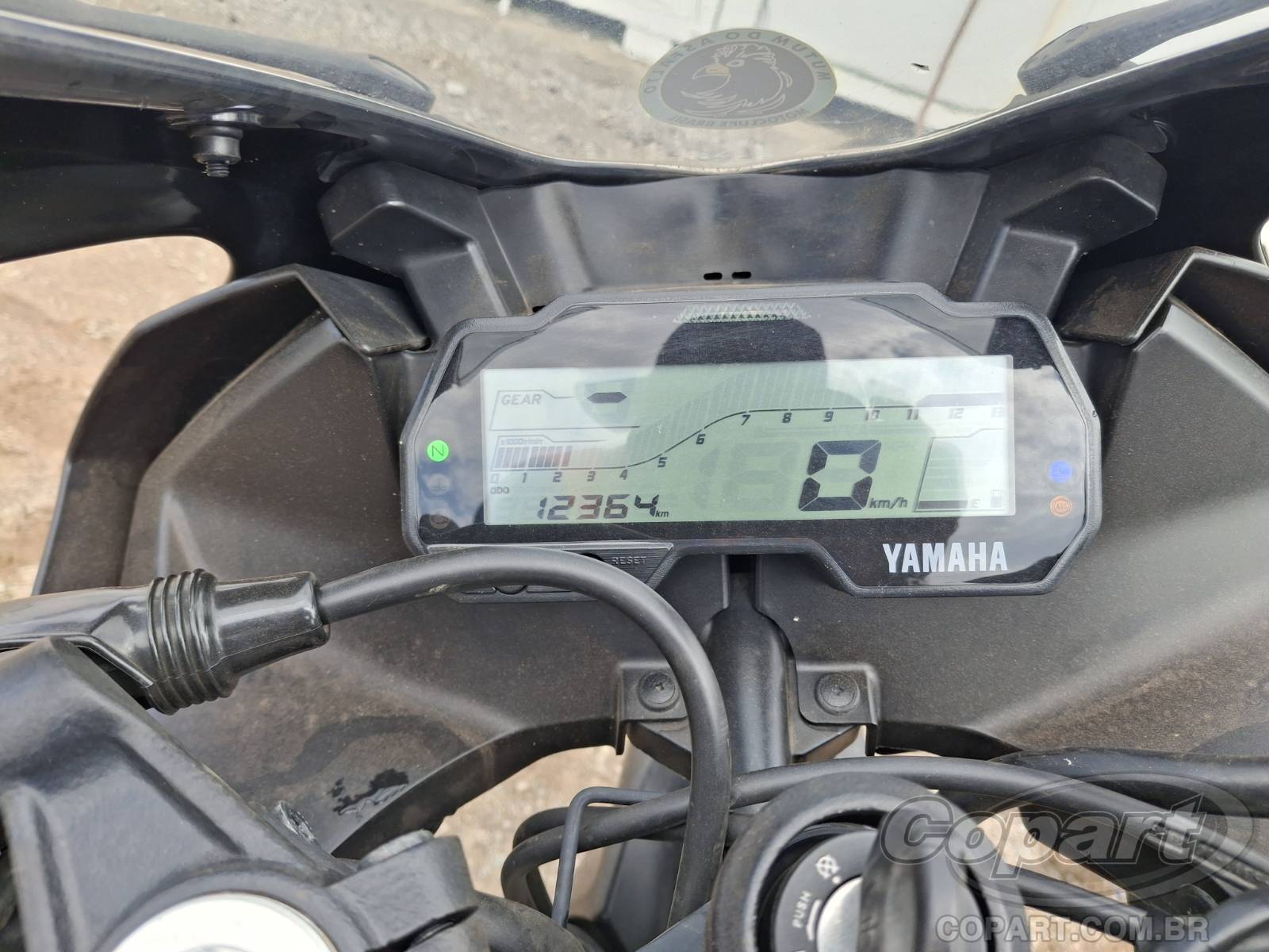 2025 YAMAHA YZF R15 — foto 8 de 10
