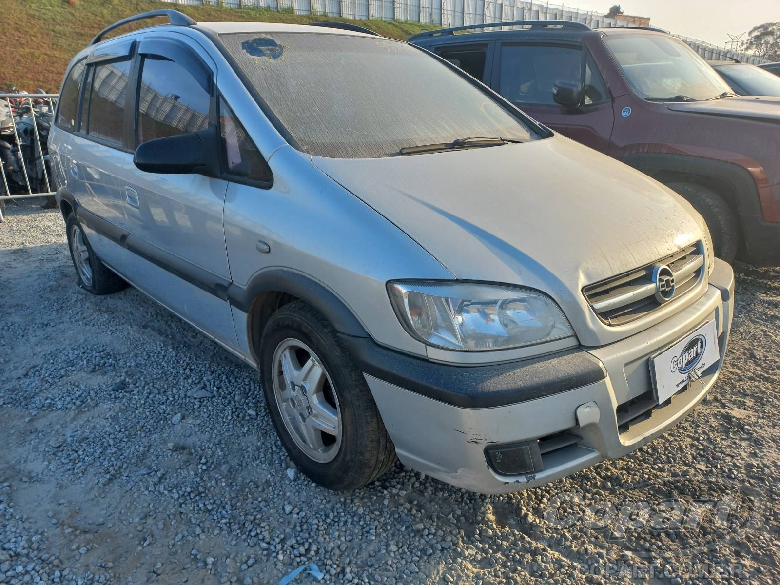 Veículo GM - Chevrolet Zafira Chevrolet Zafira Std 2.0 MPFI 2003 Colisão Lateral 2003 em leilão