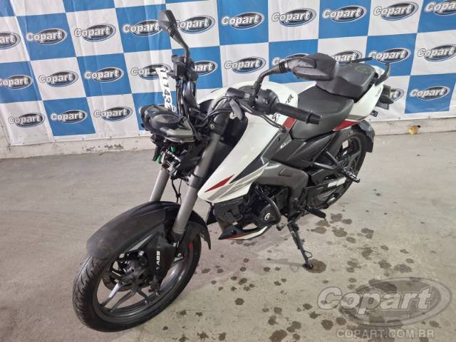 2025 BAJAJ DOMINAR 