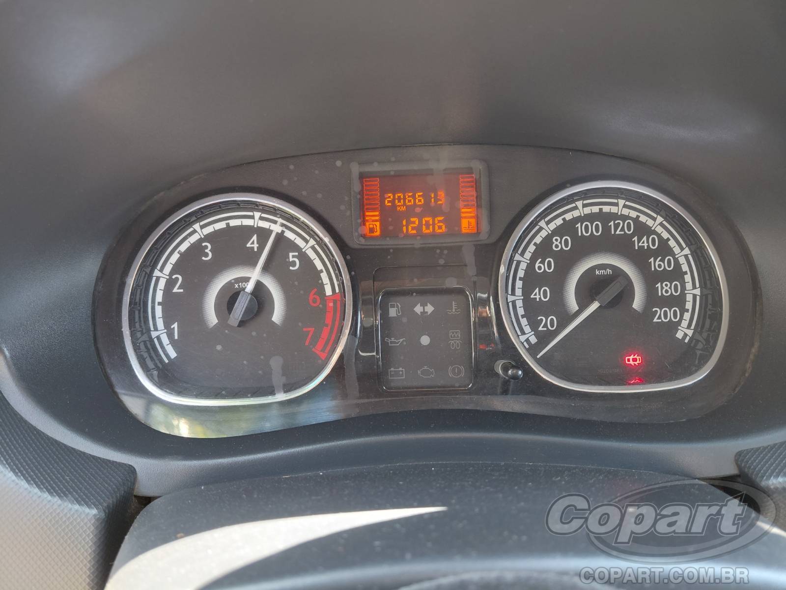 Foto 8 de 10: 2014 RENAULT SANDERO