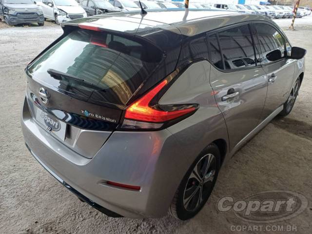 2022 NISSAN LEAF 