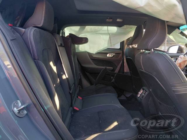 2023 VOLVO XC40 