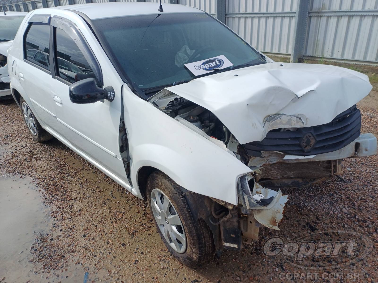 Veículo Renault Logan Renault Logan Expression 1.6 Hi-Power 2013 Médio Dano Frontal 2013 em leilão