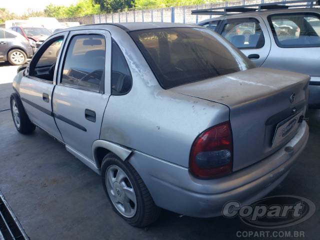 2001 CHEVROLET CORSA SEDAN 