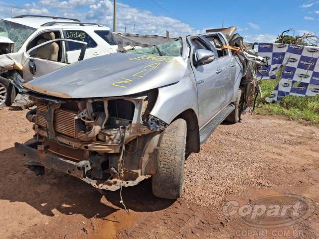 2017 TOYOTA HILUX CD 