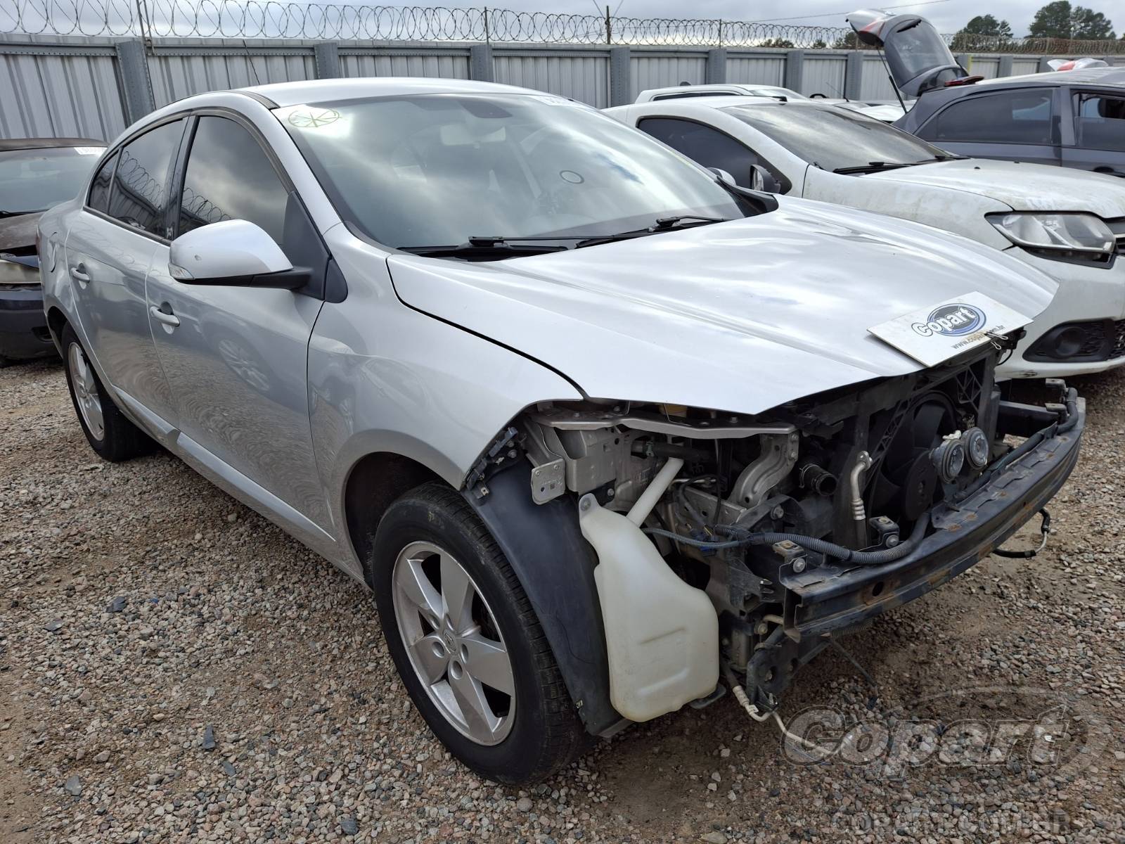 Renault Fluence Dynamique 2.0 16V Hi-Flex 2013 Colisão Frontal