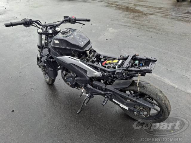 2025 BAJAJ DOMINAR 