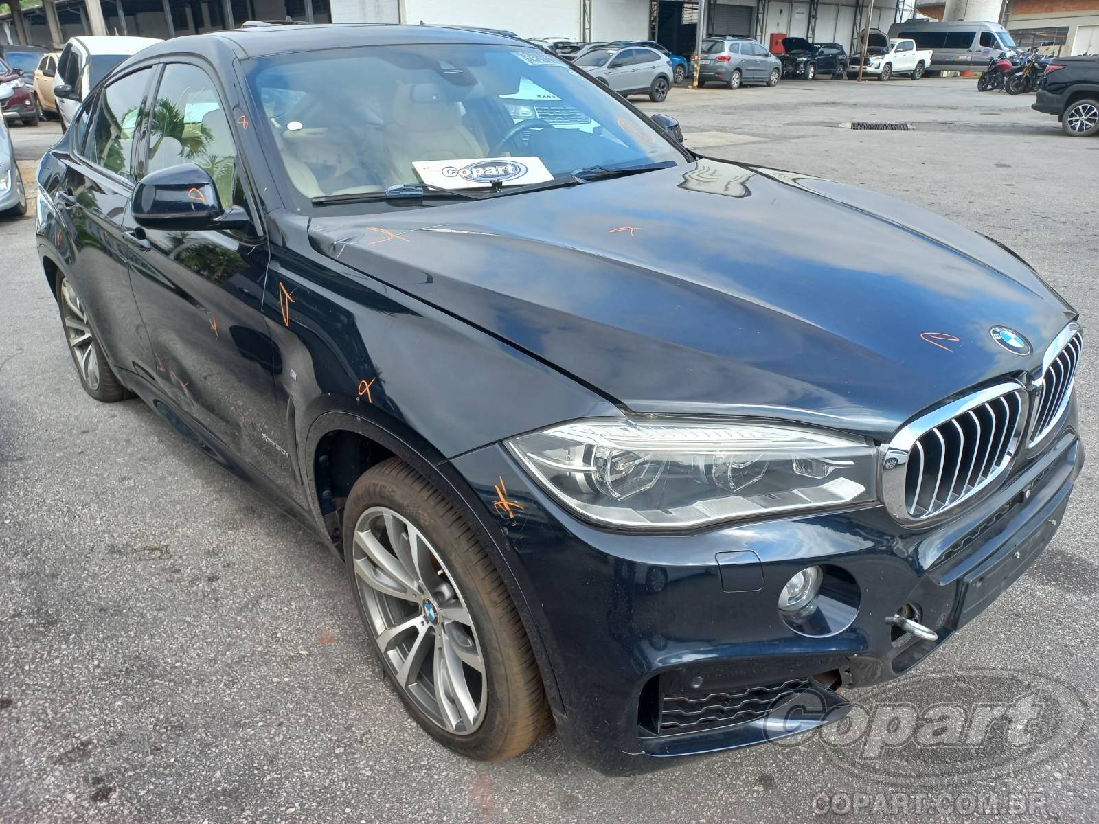 Veículo BMW X6 2014 BMW X6 XDRIVE50I 4.4 V8 TWIN TURBO Gasolina 2015 em leilão