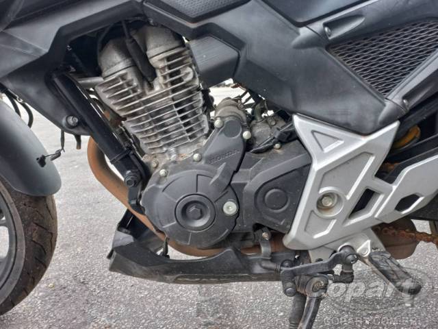 2025 HONDA CB 300F 