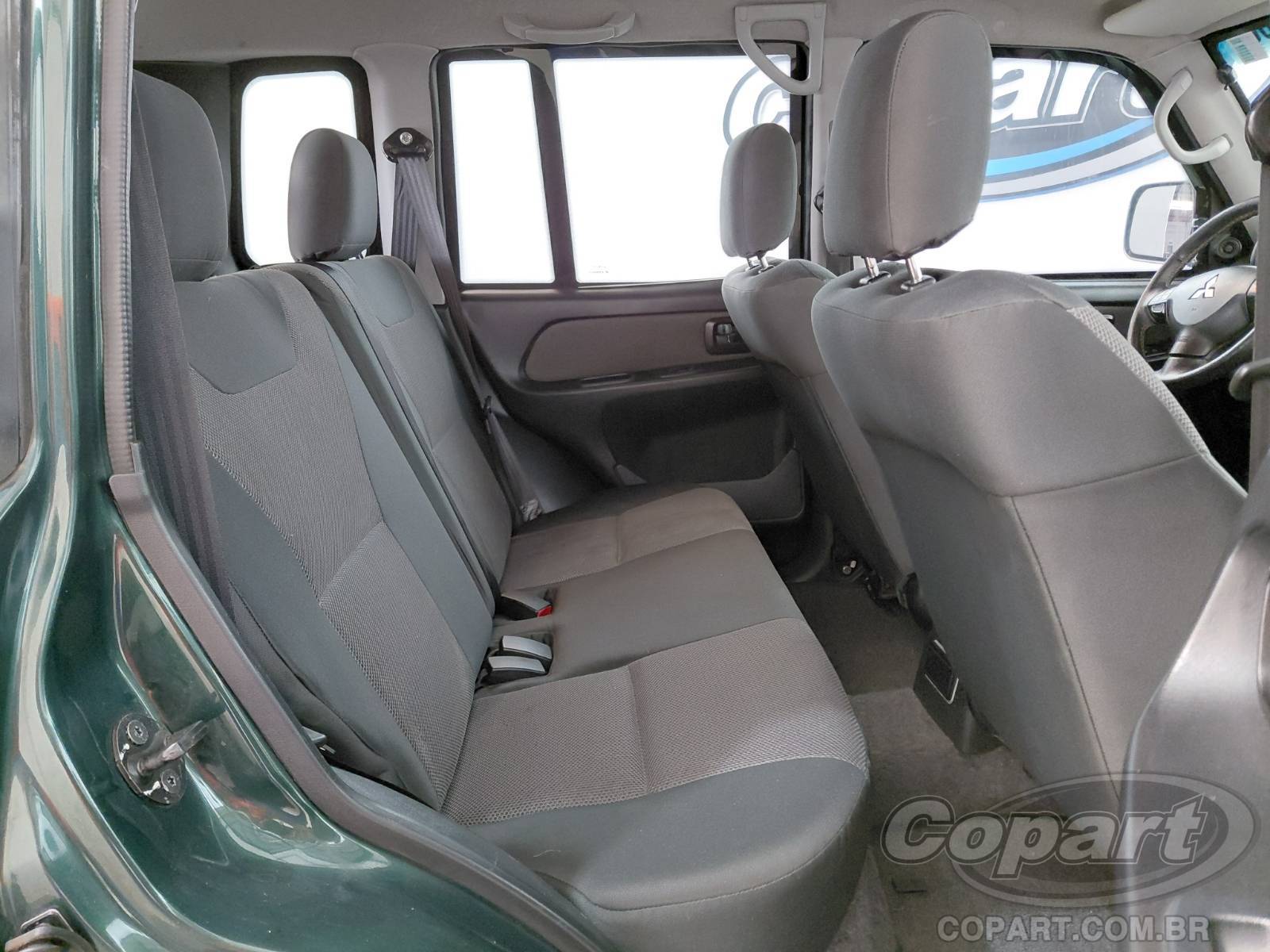 2015 MITSUBISHI PAJERO TR4 — foto 6 de 10