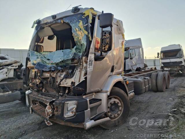 2017 VOLVO VM 