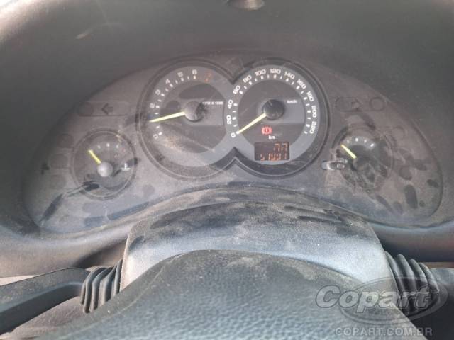 2004 CHEVROLET CORSA SEDAN 