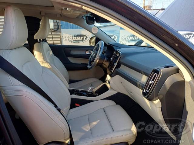2021 VOLVO XC40 