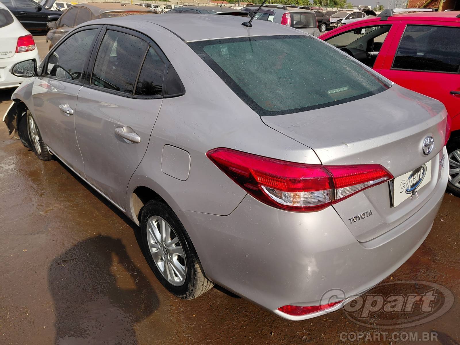 2019 TOYOTA YARIS SEDA — foto 3 de 10
