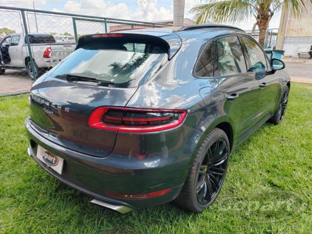 2017 PORSCHE MACAN 