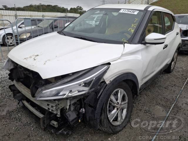 2025 NISSAN Kicks Play 