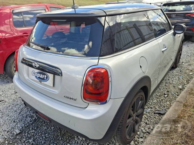 2018 MINI COOPER 