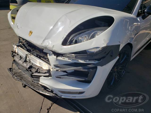 2015 PORSCHE MACAN 