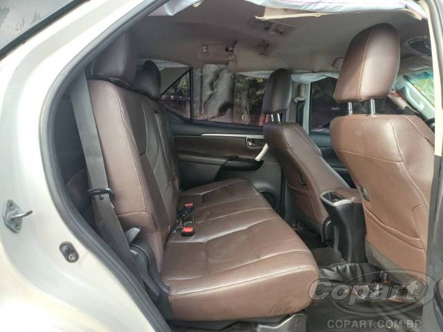 2017 TOYOTA HILUX SW4 