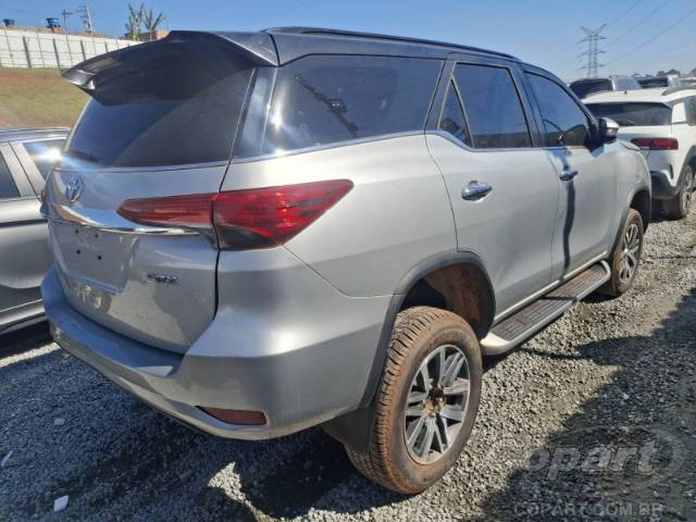 2017 TOYOTA HILUX SW4 