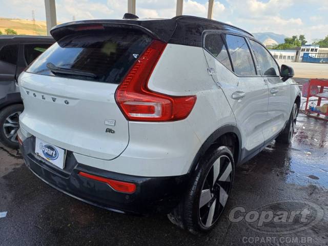 2023 VOLVO XC40 