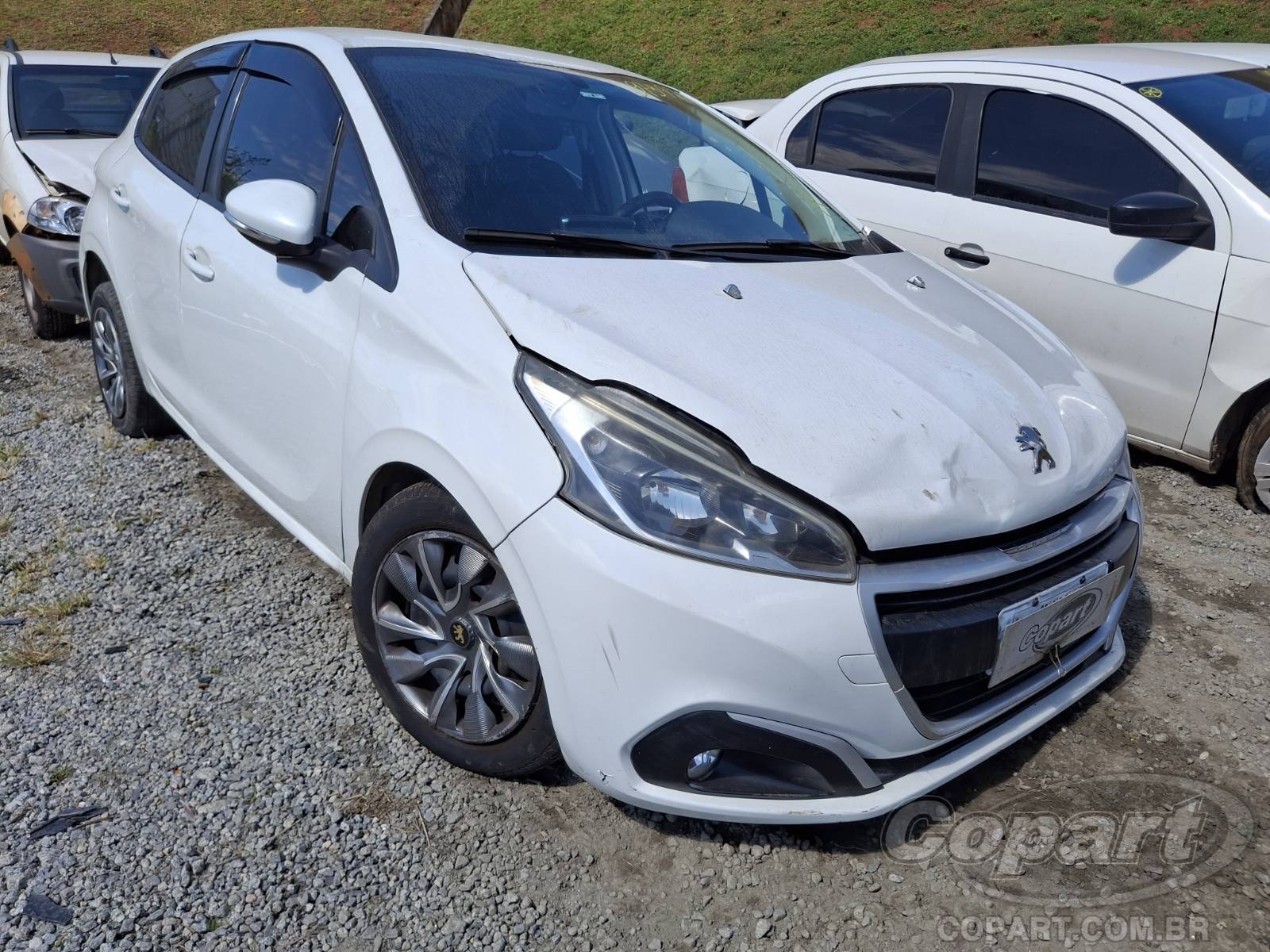 Veículo Peugeot 208 Peugeot 208 Active 1.2 12V VTi PureTech 2017 Colisão Média Monta 2017 em leilão