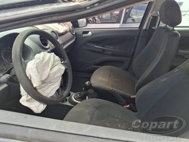 2015 VOLKSWAGEN VOYAGE 