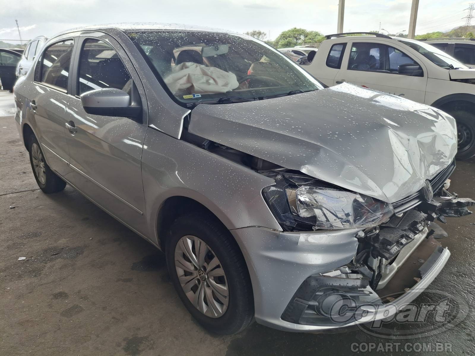 Volkswagen Voyage 2017 em leilão