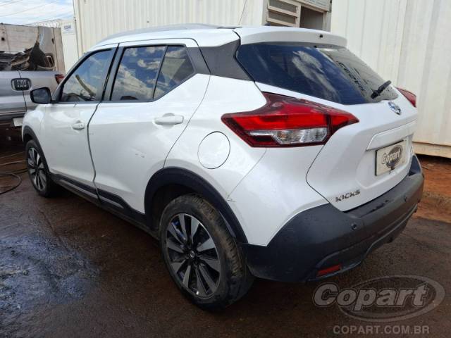 2017 NISSAN KICKS 