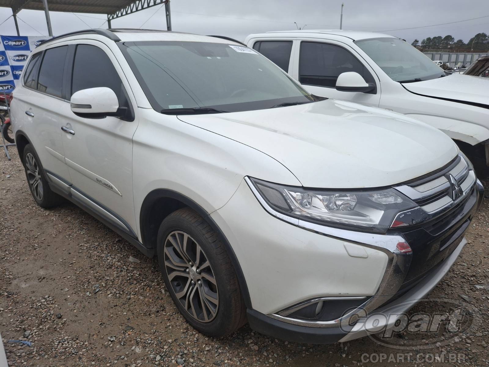 Veículo Mitsubishi Outlander MITSUBISHI OUTLANDER AWD 2.2 16V DI-D Turbo 2015 2016 em leilão