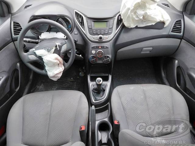 2015 HYUNDAI HB20S 