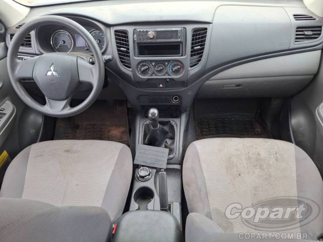 2024 MITSUBISHI L-200 