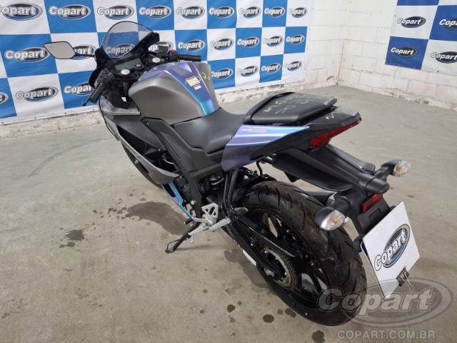 2025 YAMAHA YZF R15 