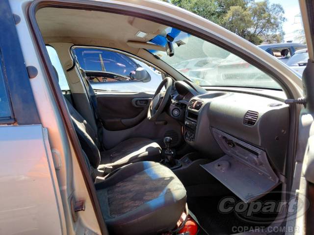 2004 CHEVROLET CORSA SEDAN 