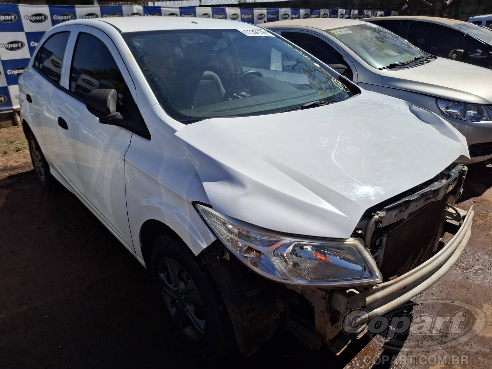 Chevrolet Onix 2015 em leilão