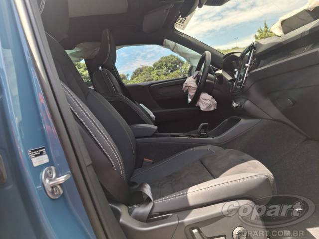 2023 VOLVO XC40 