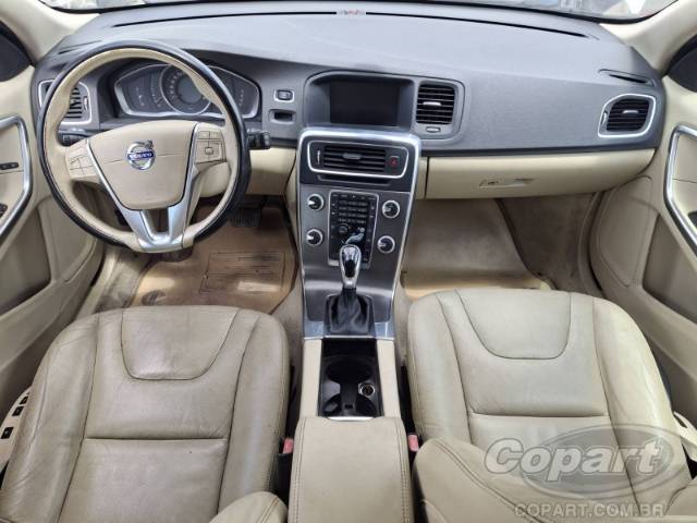 2015 VOLVO V60 