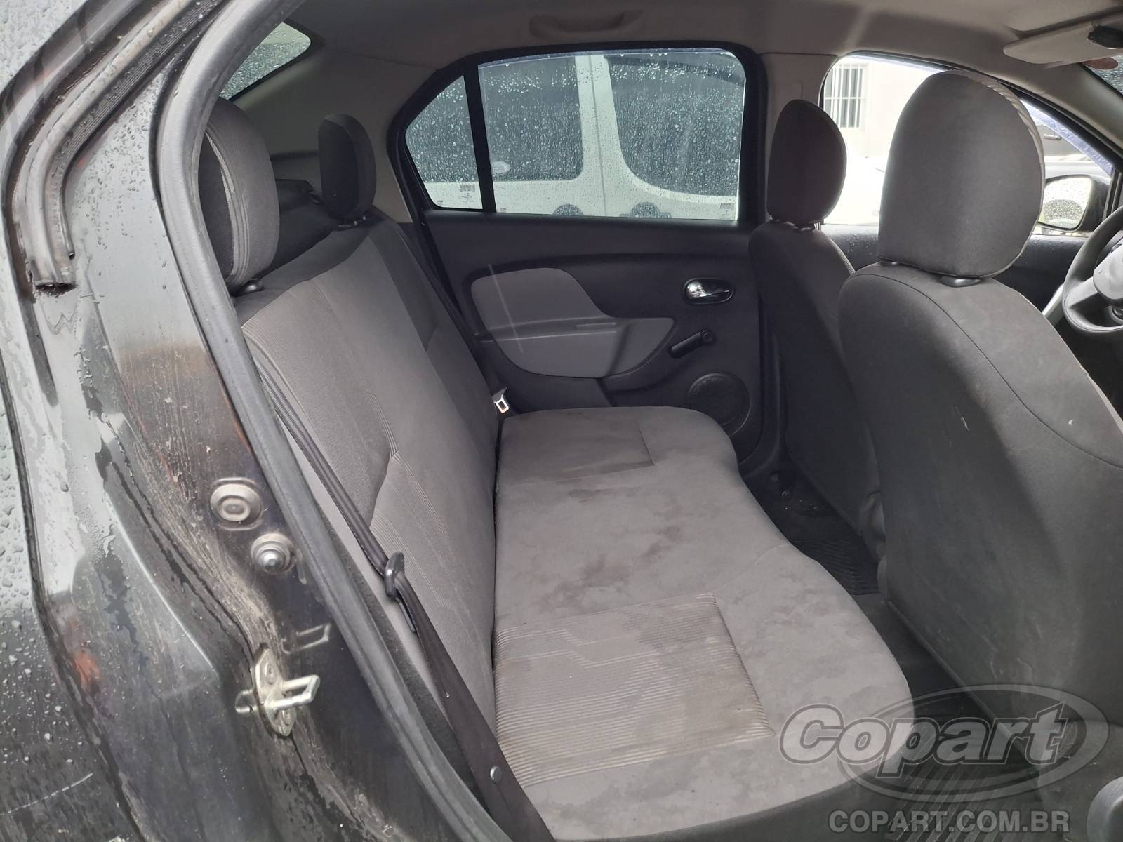 Foto 6 de 15: 2015 RENAULT LOGAN