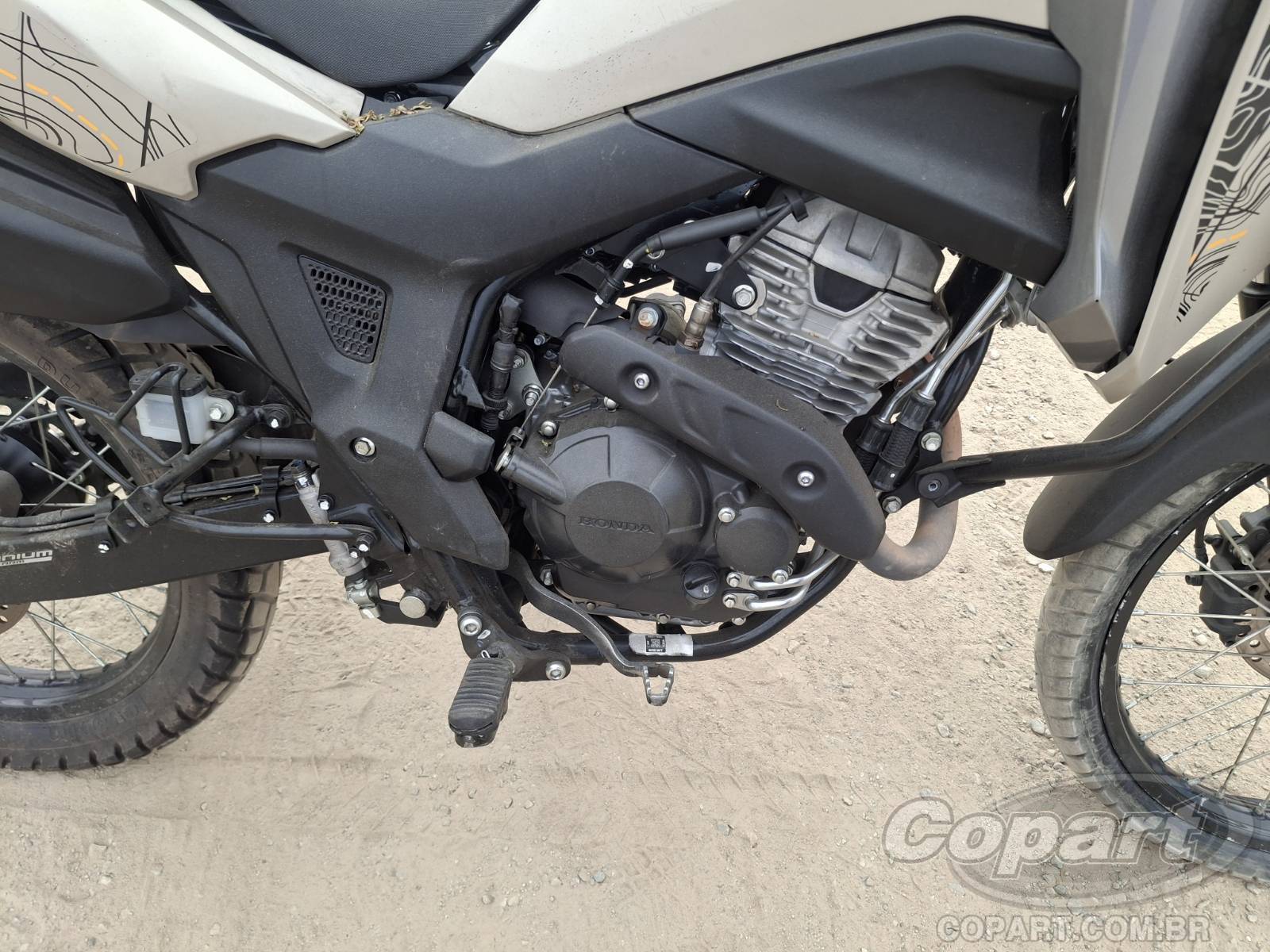 2025 HONDA XRE SAHARA 300 — foto 6 de 10