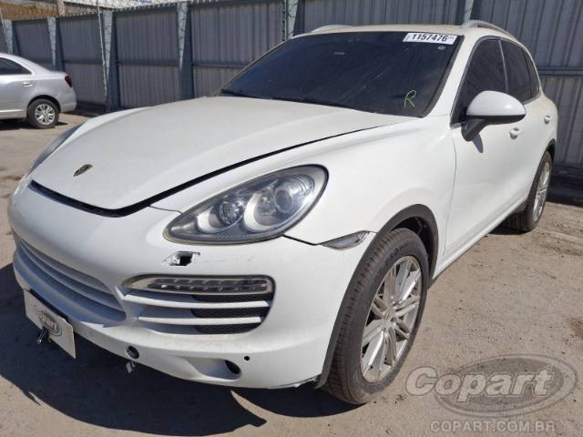 2014 PORSCHE CAYENNE 
