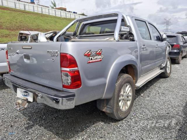 2015 TOYOTA HILUX CD 