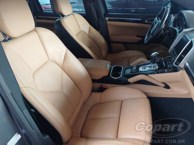 2017 PORSCHE CAYENNE 