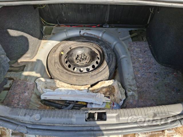 2005 FORD FIESTA SEDAN 