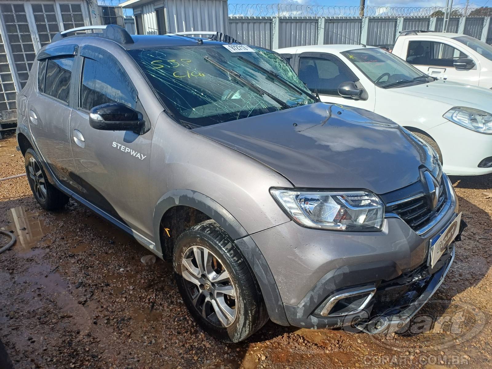 Veículo Renault Sandero Renault Sandero Stepway Iconic 1.6 16V 2022 Médio Dano Frontal 2022 em leilão