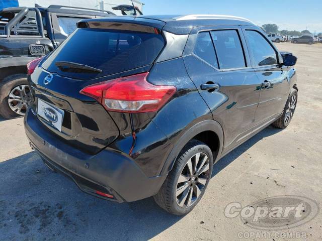 2017 NISSAN KICKS 