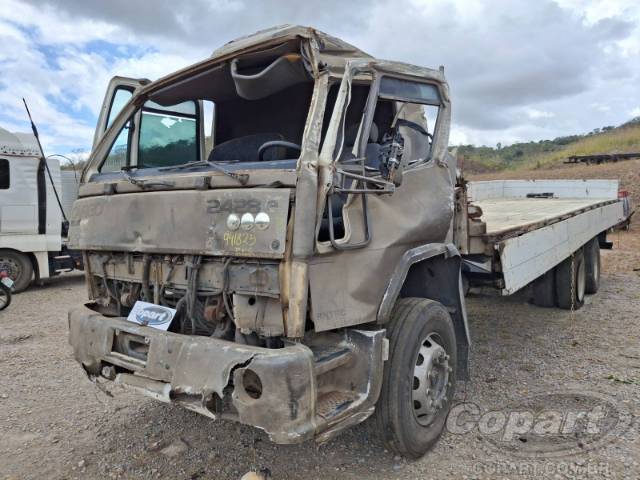 2011 FORD CARGO 2428E 