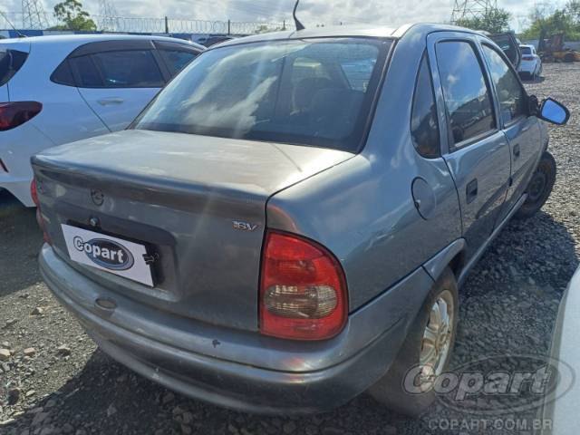 2001 CHEVROLET CORSA SEDAN 